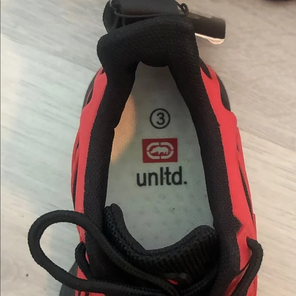 Ecko Unlimited Ref and Black Sneakers Boys Size 3 New with Tags - Picture 5 of 5